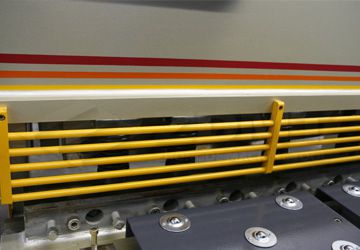 簡易式防護(hù)欄和球面工作臺.jpg 簡易式防護(hù)欄和球面工作臺.jpg