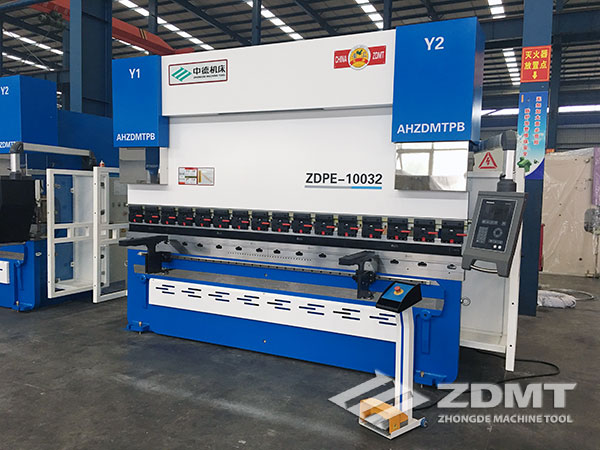 安徽中德機床股份有限公司等20家企業(yè)獲得“2016年度工業(yè)企業(yè)突出貢獻(xiàn)二十強”2 安徽中德機床股份有限公司等20家企業(yè)獲得“2016年度工業(yè)企業(yè)突出貢獻(xiàn)二十強”2