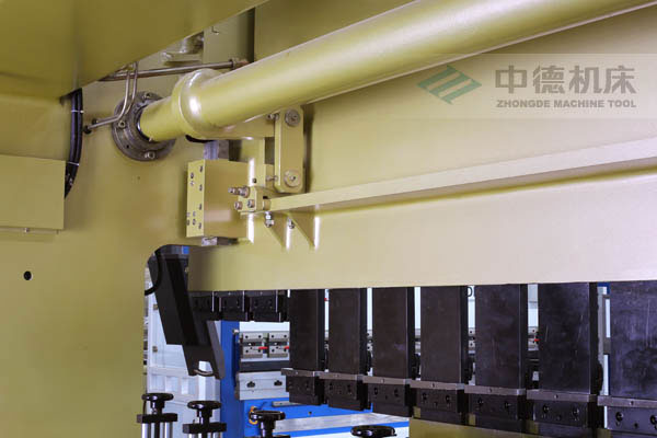 ZDPK-10032配有中德公司最新型扭軸同步裝置，強度高，能調節(jié)，專利技術