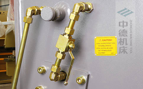 ZDS-432整機(jī)所有液壓管線均采用卡套式接頭，耐高壓，更換便捷.jpg