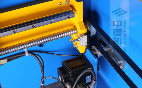 ZDPK-16032X軸配有滾珠絲桿及直線導(dǎo)軌，大功率伺服電機(jī)，鋼絲同步帶，能顯著提升X軸定位精度及速度 (2).jpg